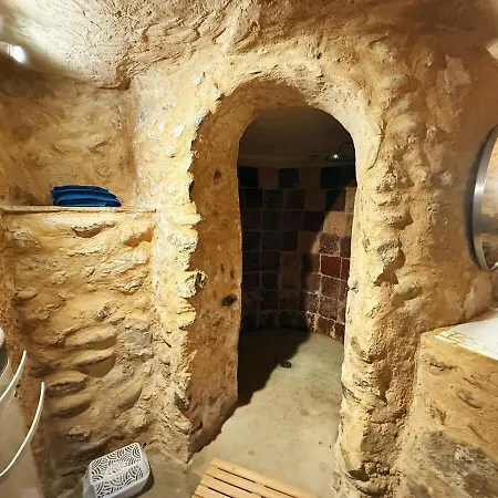 La Grotte Provencale A Apartment *