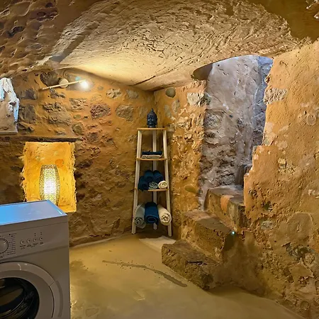 La Grotte Provencale A *