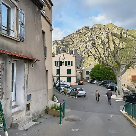 La Grotte Provencale A *